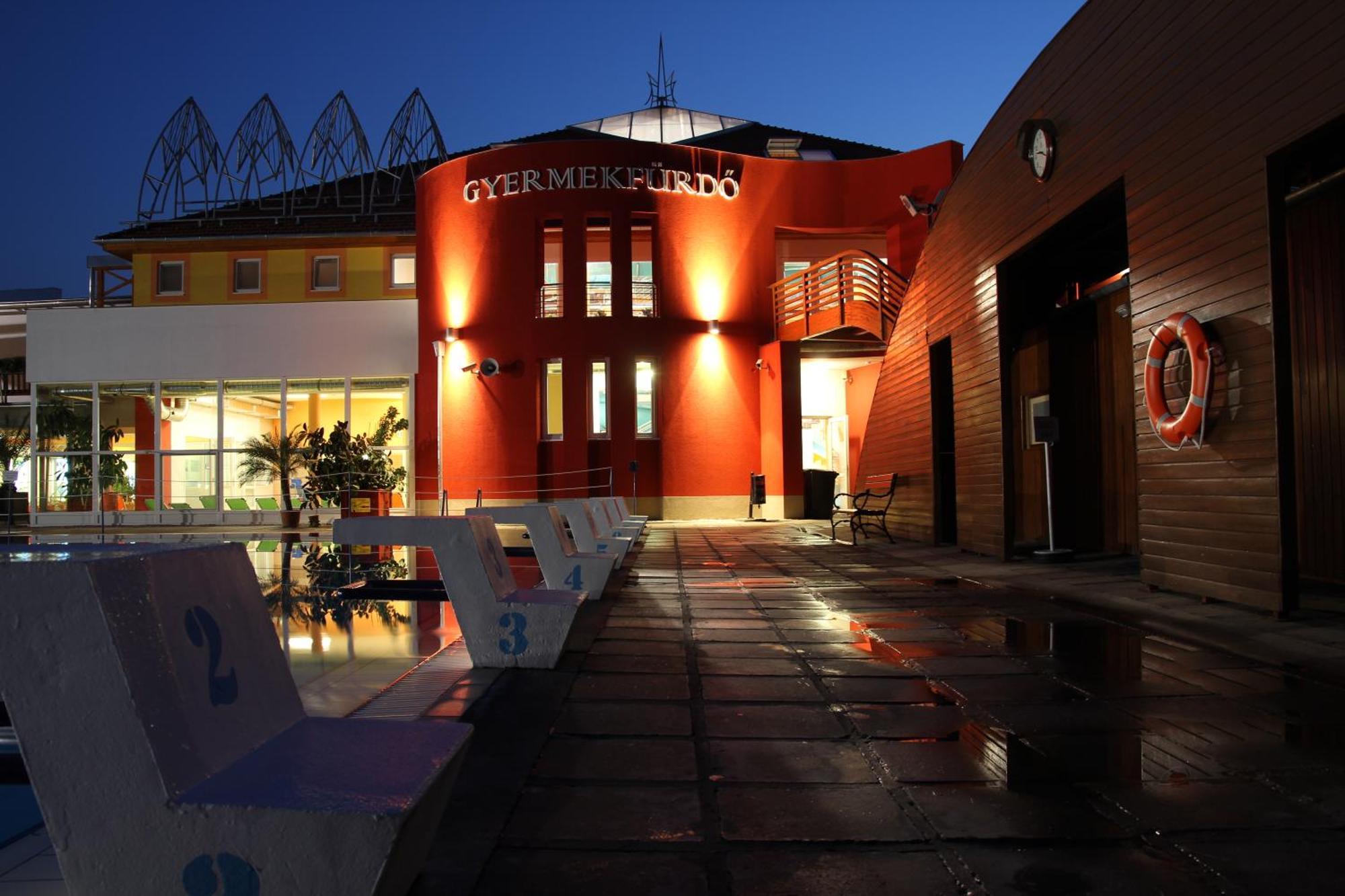 Colosseum Hotel Mórahalom Instalações foto