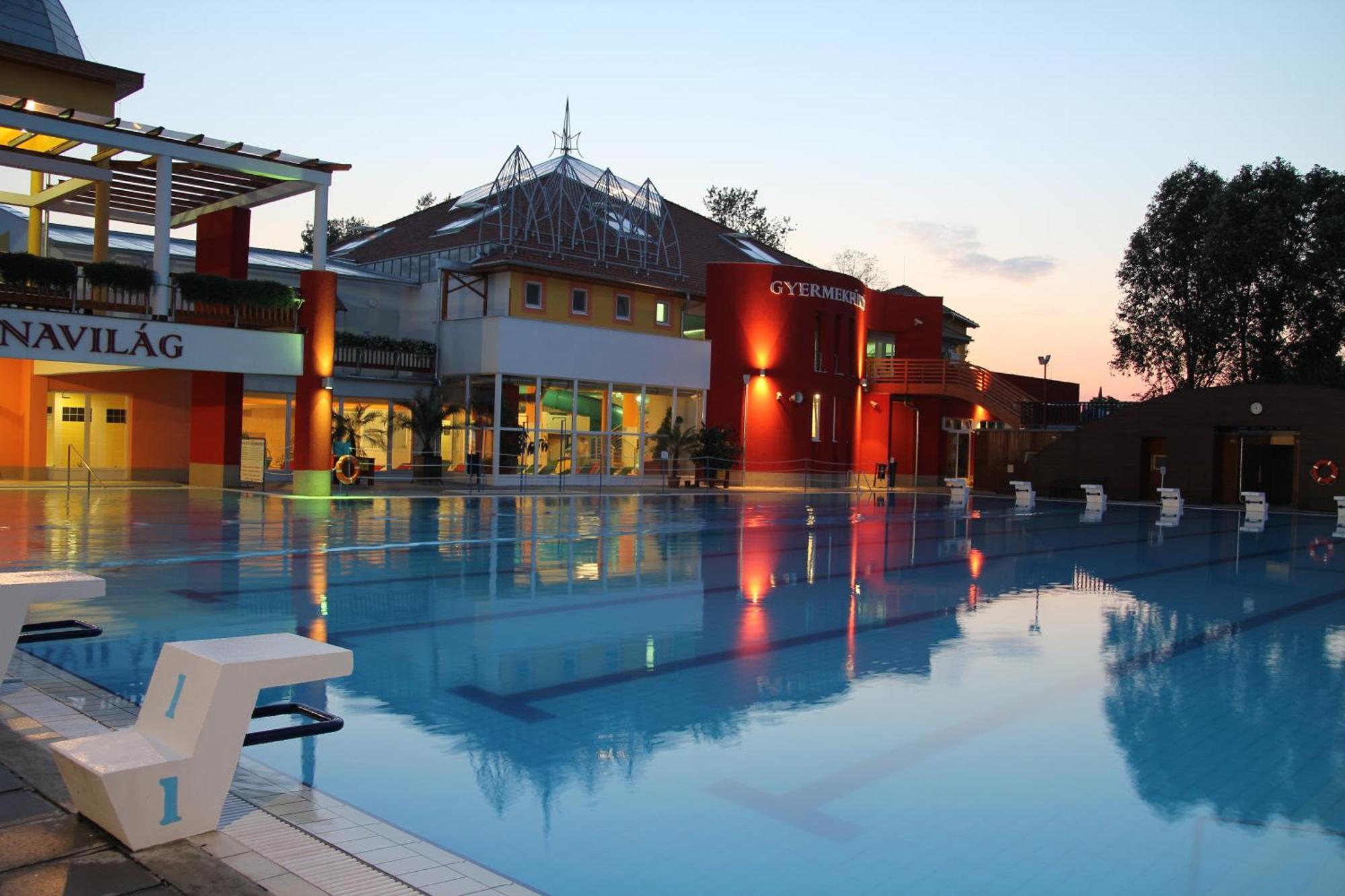 Colosseum Hotel Mórahalom Instalações foto